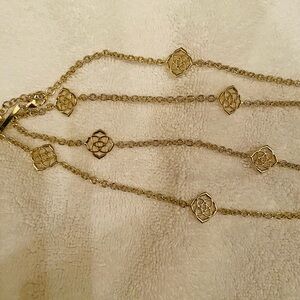 Gold Kendra Scott necklace